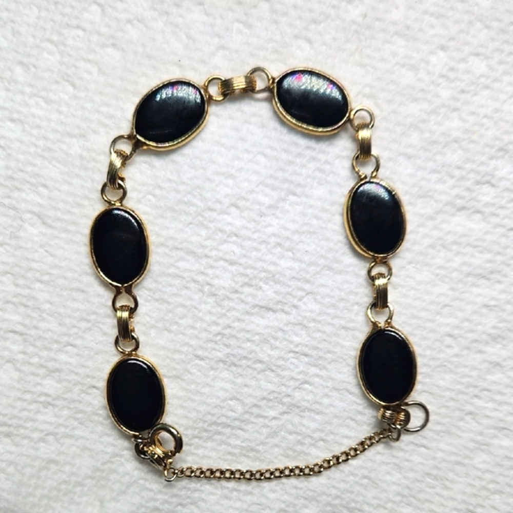 VNT Elegant Black Onyx and Gold Bracelet
